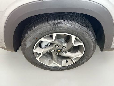 New 2026 Chevrolet Trax LT w/ Sunroof Package image 31