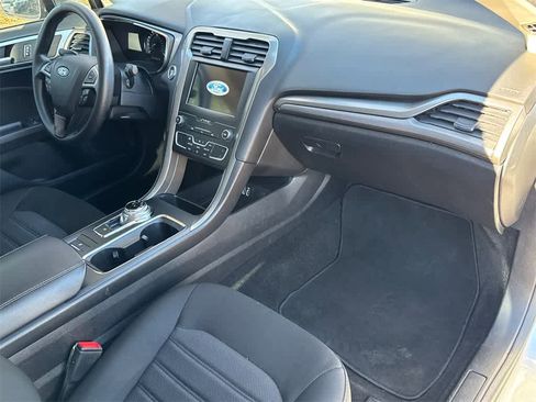 Used 2020 Ford Fusion SE image 13