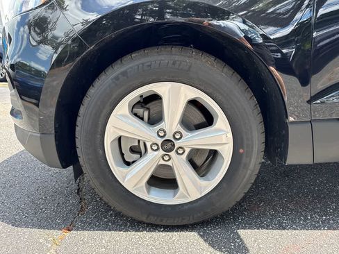 Used 2024 Ford Edge SE image 9