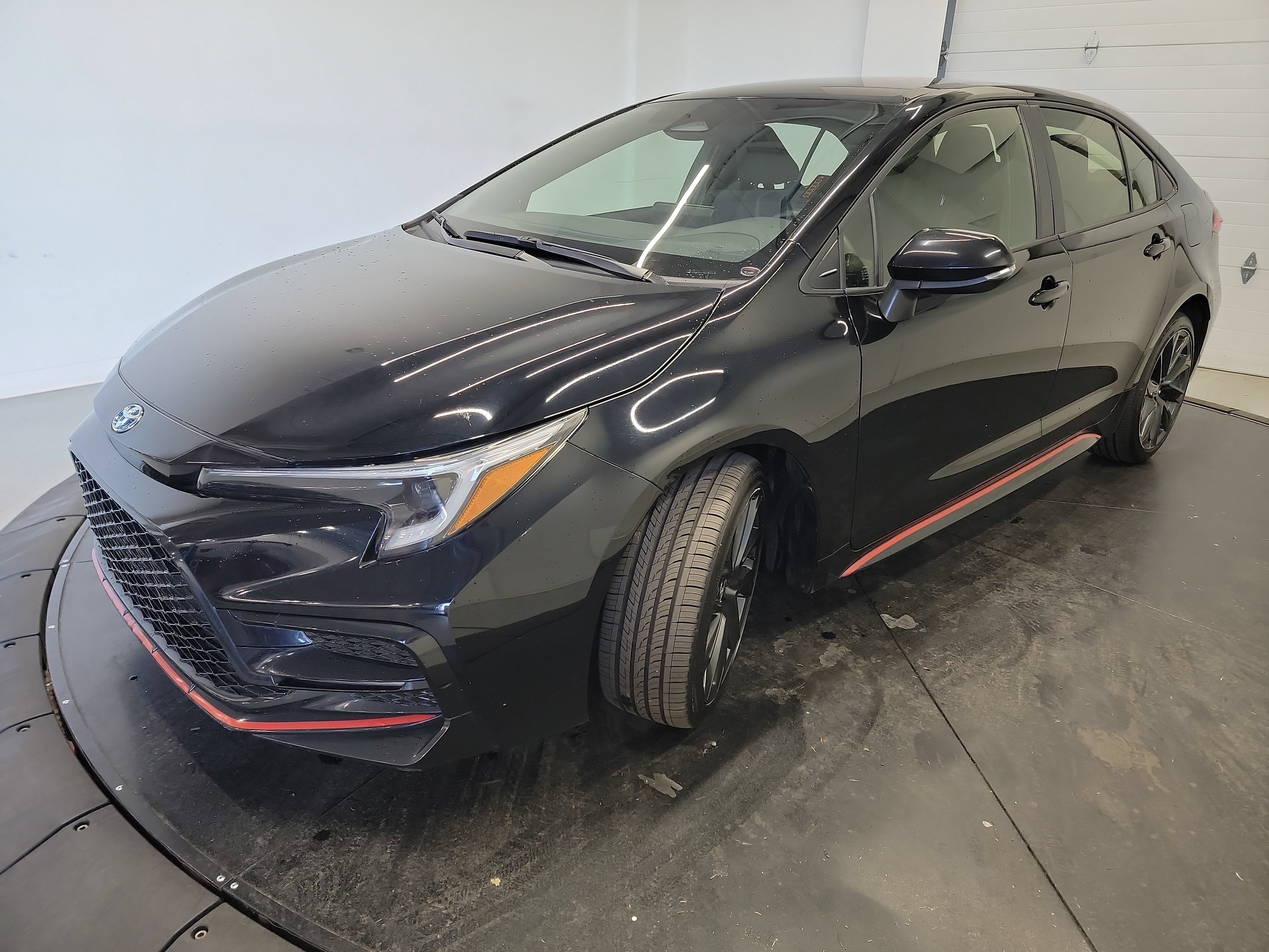 Used 2023 Toyota Corolla SE FWD image 3