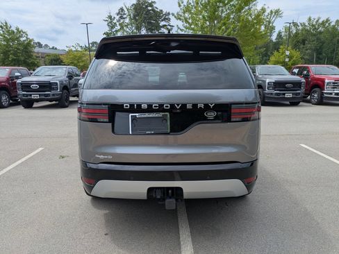 Used 2023 Land Rover Discovery Metropolitan Edition AWD/4WD image 5