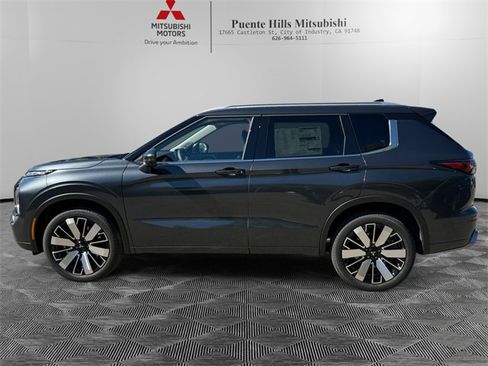 New 2025 Mitsubishi Outlander SEL image 8