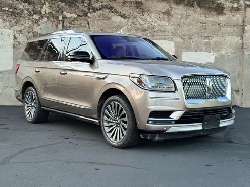 Used 2018 Lincoln Navigator Reserve w/ Technology Package image 2