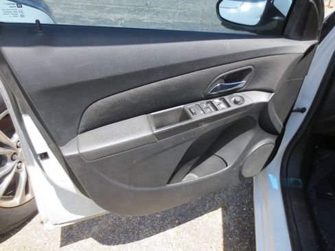 Used 2015 Chevrolet Cruze LT FWD image 7