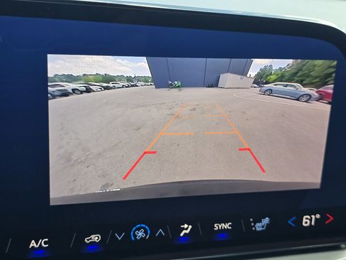 Used 2025 Chevrolet Traverse LT AWD/4WD image 21