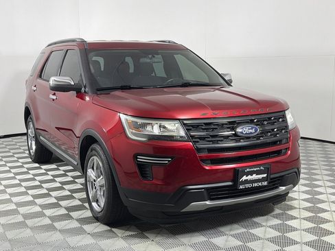 Used 2018 Ford Explorer XLT FWD image 3