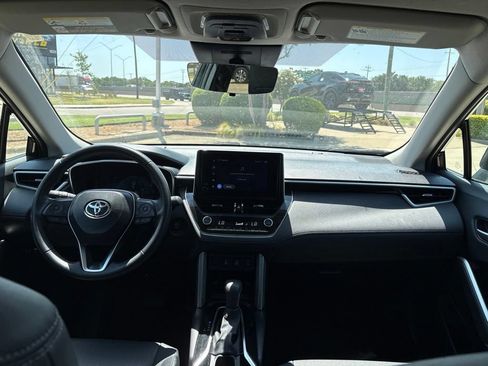 Used 2025 Toyota Corolla Cross XLE FWD image 13