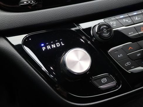 Used 2020 Chrysler Pacifica Touring-L w/ Advanced Safetytec Group image 26