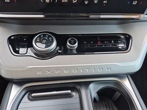 Used 2025 Ford Expedition Active image 30