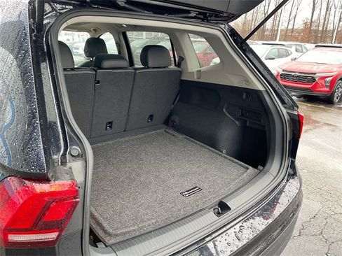 Used 2019 Volkswagen Tiguan SE w/ Panoramic Sunroof Package image 25