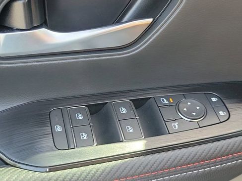 Used 2025 Nissan Kicks SR FWD image 29