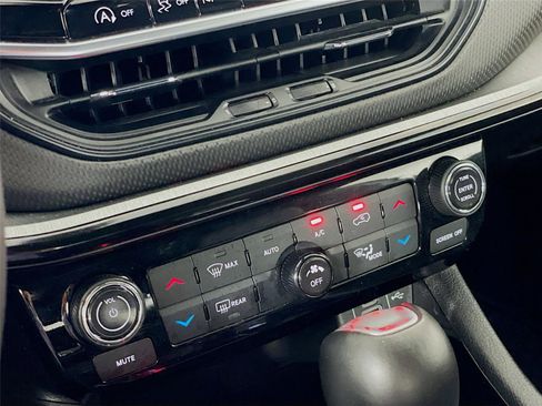 Used 2025 Jeep Compass Trailhawk AWD/4WD image 18