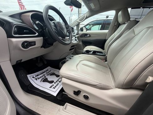 Used 2021 Chrysler Voyager Lxi FWD image 9