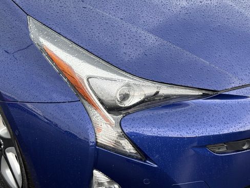 Used 2018 Toyota Prius Four Touring w/ Premium Convenience Package FWD image 10