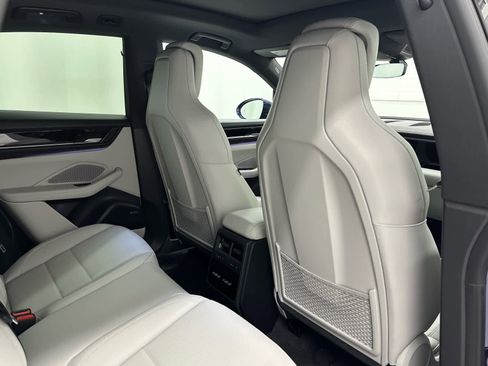 Used 2025 Porsche Macan 4 Electric AWD/4WD image 20
