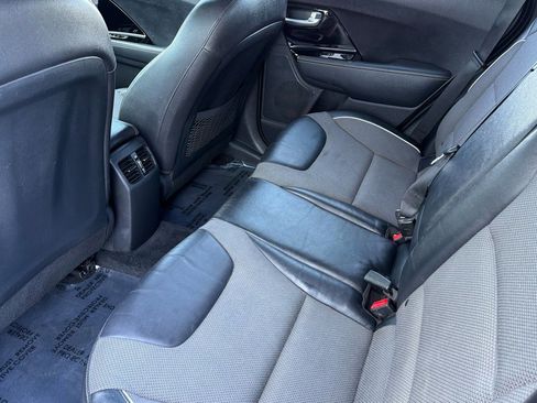 Used 2020 Kia Niro EX image 26