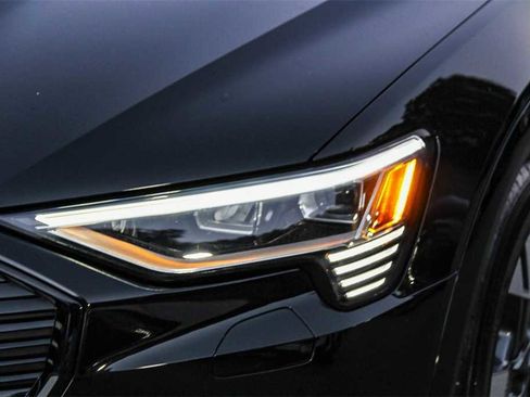 Used 2022 Audi e-tron Premium w/ Convenience Plus Package image 7