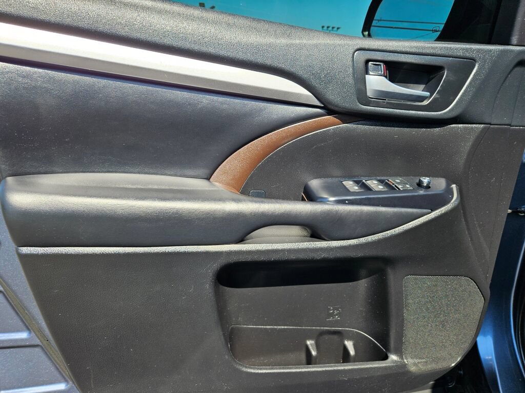Used 2019 Toyota Highlander XLE AWD/4WD image 20