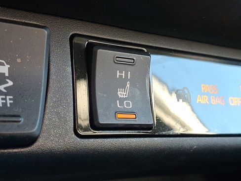 Used 2023 Toyota RAV4 XLE Premium image 28