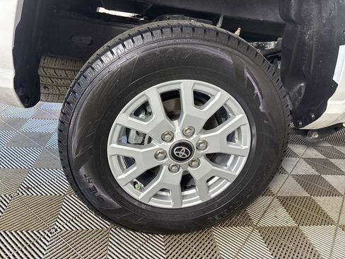 Used 2025 Toyota Tacoma SR5 AWD/4WD image 29
