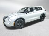 Used 2022 Mitsubishi Outlander SE image 3