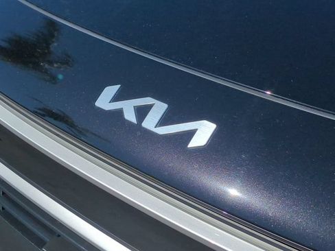 Certified 2025 Kia Niro EX FWD image 10