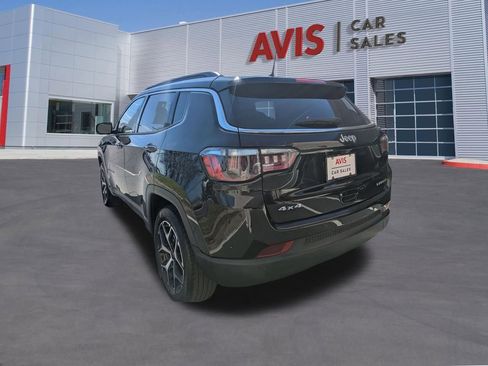 Used 2025 Jeep Compass Limited AWD/4WD image 9