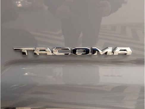 Used 2020 Toyota Tacoma TRD Off-Road image 6