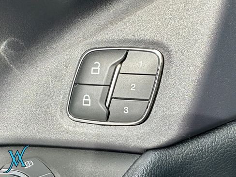 Used 2019 Ford Expedition Limited w/ Equipment Group 302A AWD/4WD image 16