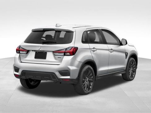 Used 2025 Mitsubishi Outlander Sport LE AWD/4WD image 2