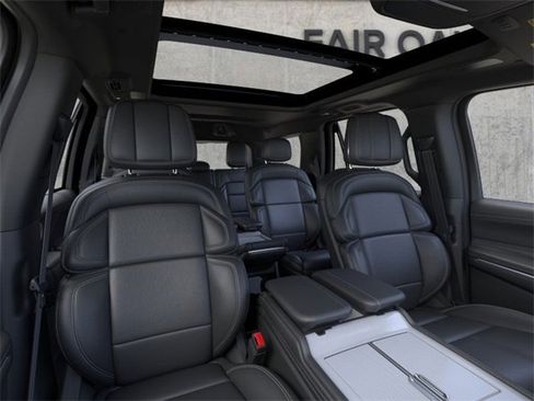 New 2025 Lincoln Navigator Reserve w/ Jet Appearance Package image 10