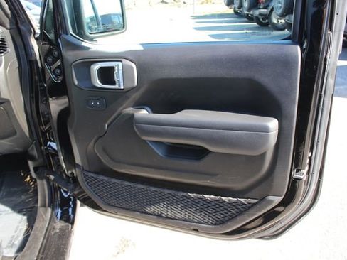 Used 2022 Jeep Wrangler Sport S image 28