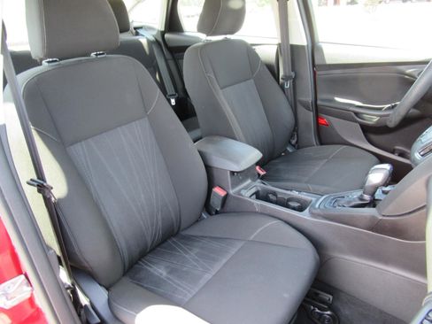 Used 2015 Ford Focus SE FWD image 9