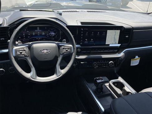 Used 2025 Chevrolet Silverado 1500 LT Trail Boss w/ Convenience Package II image 9