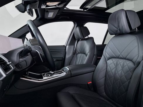 Used 2025 BMW X5 xDrive40i w/ Climate Comfort Package image 16