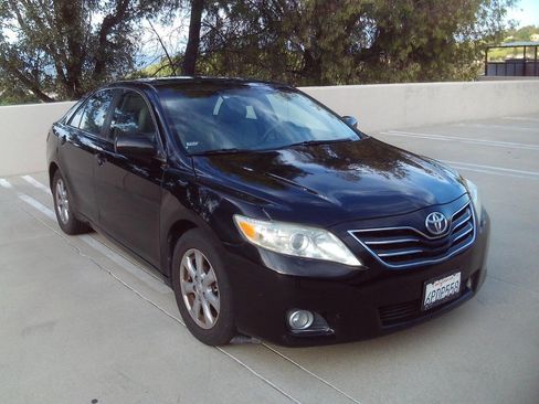 Used 2011 Toyota Camry LE FWD image 2