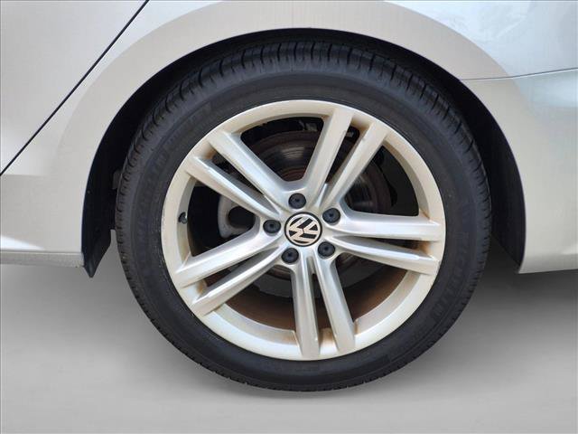 Used 2015 Volkswagen Passat 1.8T SEL Premium FWD image 9