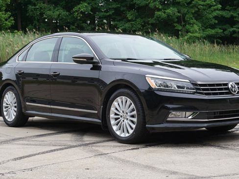 Used 2017 Volkswagen Passat 1.8T SE w/ SE Lighting Package FWD image 7