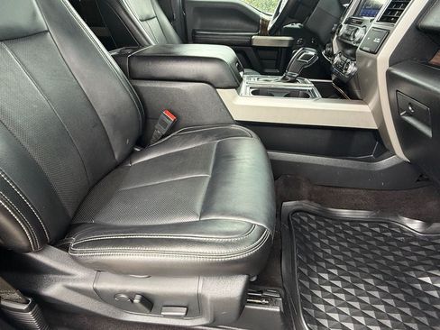 Used 2019 Ford F150 Lariat w/ Equipment Group 502A Luxury AWD/4WD image 10