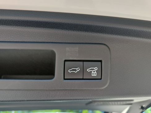 Used 2025 Toyota 4Runner Limited AWD/4WD image 13