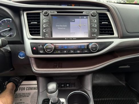 Used 2018 Toyota Highlander Limited w/ Protection Package #3 AWD/4WD image 26