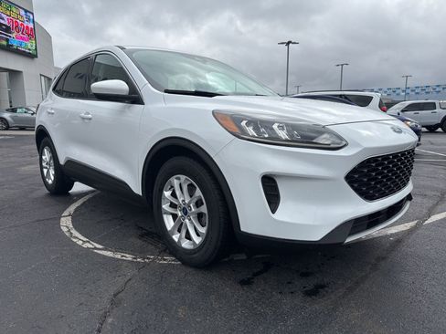 Used 2020 Ford Escape SE FWD image 3