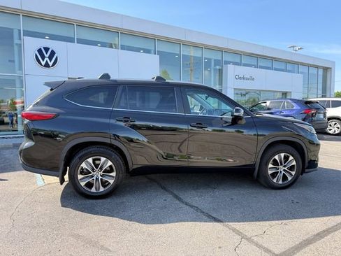 Used 2023 Toyota Highlander XLE AWD/4WD image 7