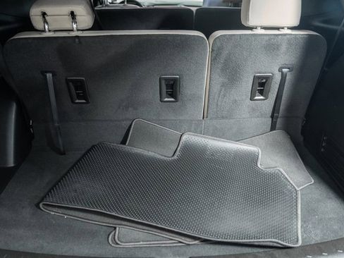 Used 2023 Chevrolet Traverse LS image 8