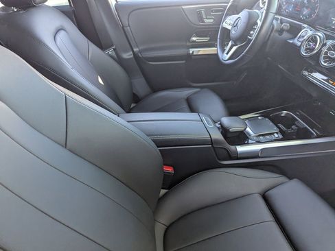 Used 2021 Mercedes-Benz GLB 250 4MATIC image 12