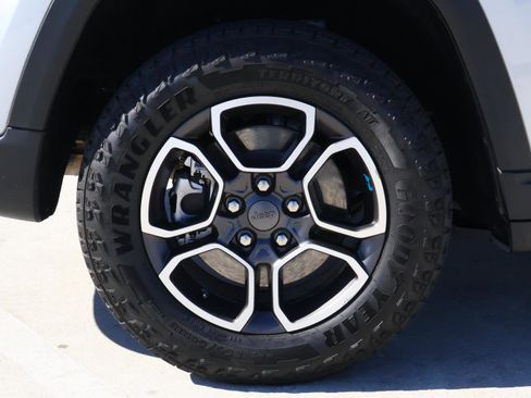 Used 2022 Jeep Grand Cherokee Trailhawk image 8