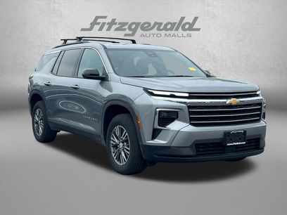 Used 2025 Chevrolet Traverse LT