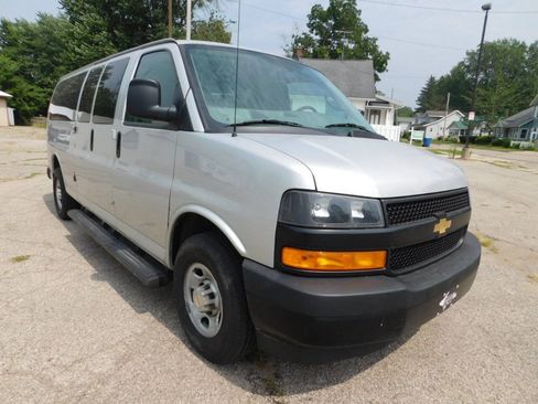 Used 2021 Chevrolet Express 3500 LS RWD image 5