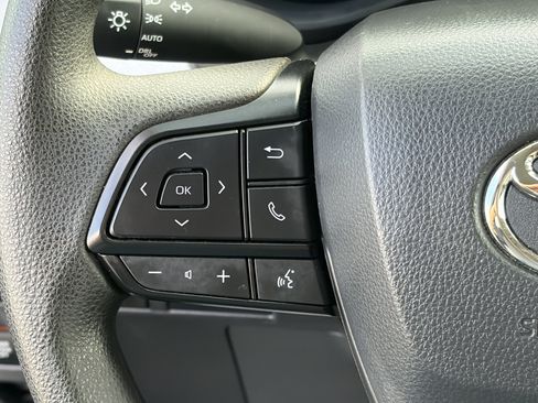 Certified 2025 Toyota Sienna LE FWD image 18