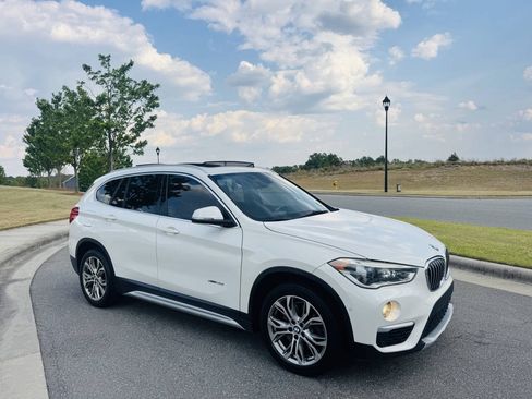 Used 2017 BMW X1 xDrive28i w/ Premium Package AWD/4WD image 4
